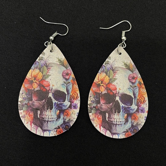🟢 FREE WITH ANY PURCHASE OVER $10. Skull and Flowers Water Drop Earrings - Picture 5 of 6